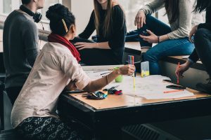 Travailler avec un collègue atteint de névralgie cervico-brachiale ...