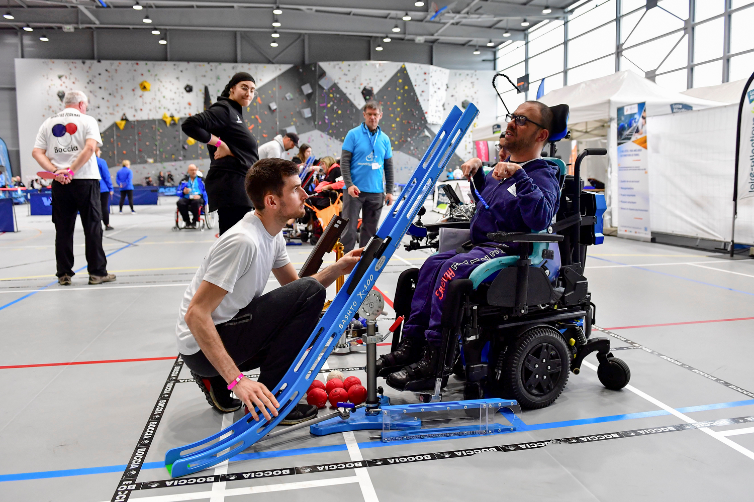 boccia un joueur avec son assistant 